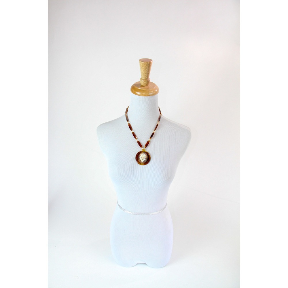 Vintage‎ Faux Tortoiseshell Resin Floral Cameo Pendant Necklace Brown Amber Tone